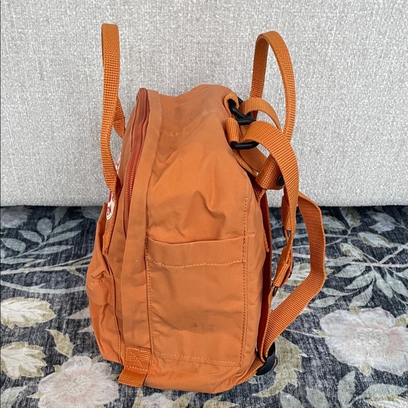 Fjallraven Kånken Orange Backpack Classic - Picture 4 of 8